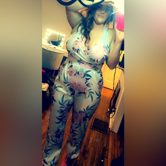 Floral pants romper size XL - Picture 6 of 13